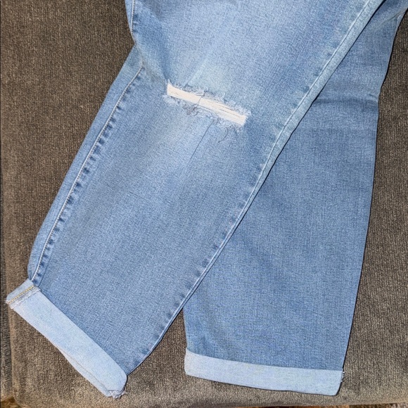Forever 21 Light Blue Boyfriend Jeans - Picture 6 of 6